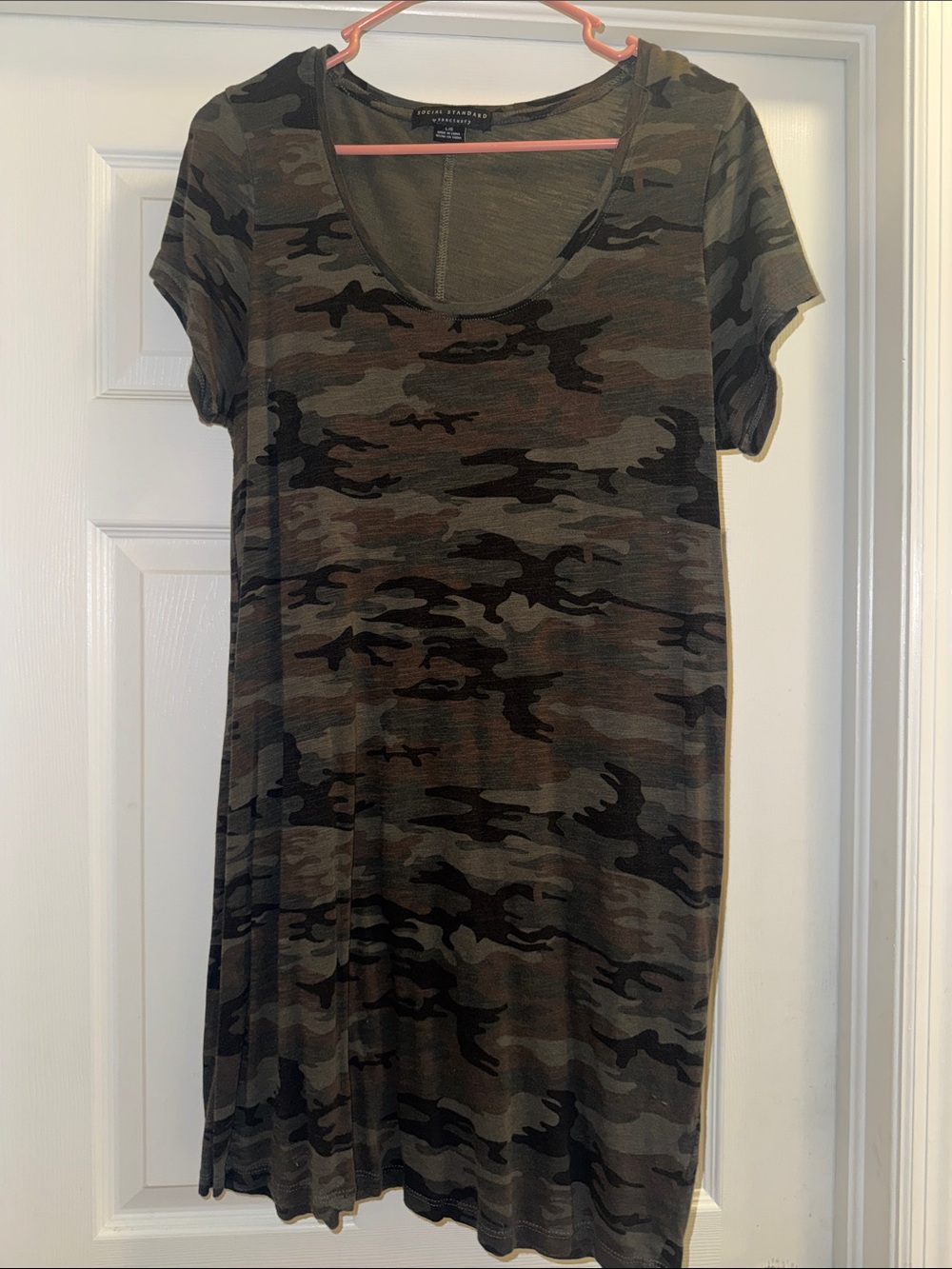 Express Camo Scoop Neck Short Sleeve Tunic in Olive